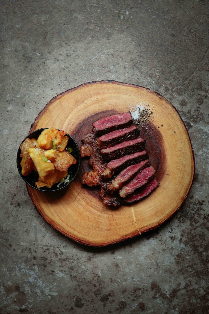 116 - Just a hop, step, and jump away from the Champs-Elysées and the Arc of Triumph