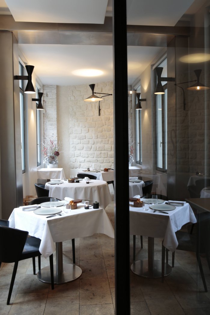 Restaurant PAGES - Entre l'Avenue d'Iéna et l'Avenue Marceau, à 3 minutes de l'Arc de Triomphe